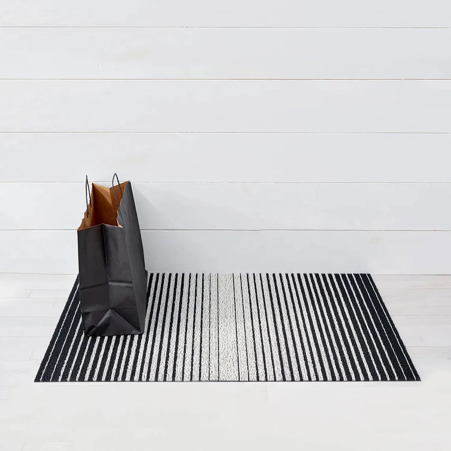 chilewich | large doormat 61x91cm (24x36") | domino black   white